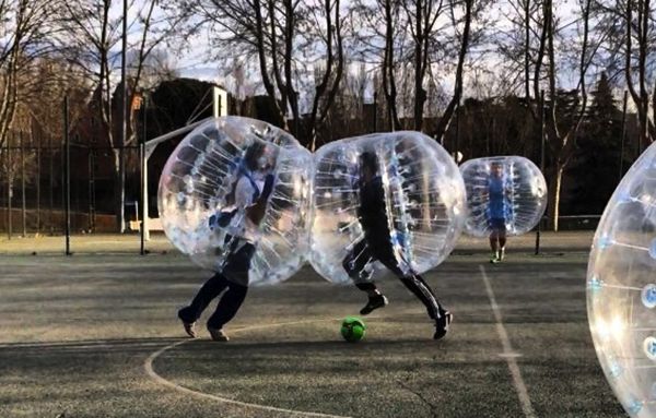 fútbol burbuja para despedidas de soltero de fin de semana en Madrid