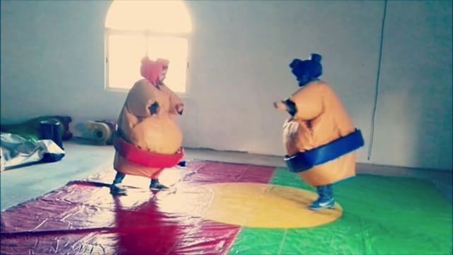 lucha de sumo de humor amarillo en madrid