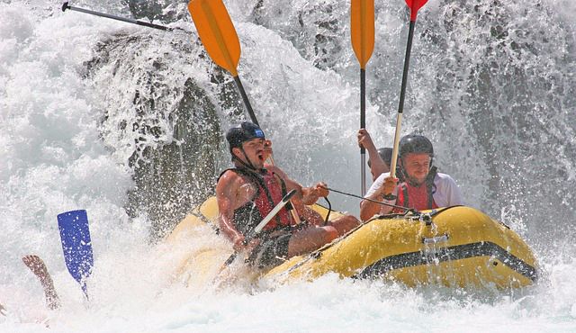 rafting para despedidas de soltero diferentes